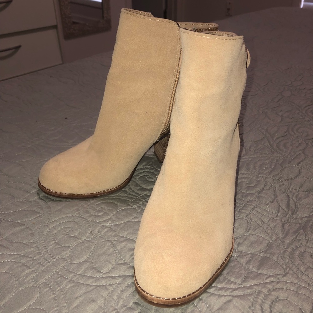 Size 7 Gianni Bini Booties